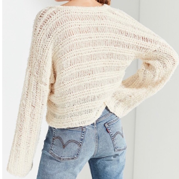 UO Tahiti Bell-Sleeve Fringe Crop Sweater - Picture 3 of 6